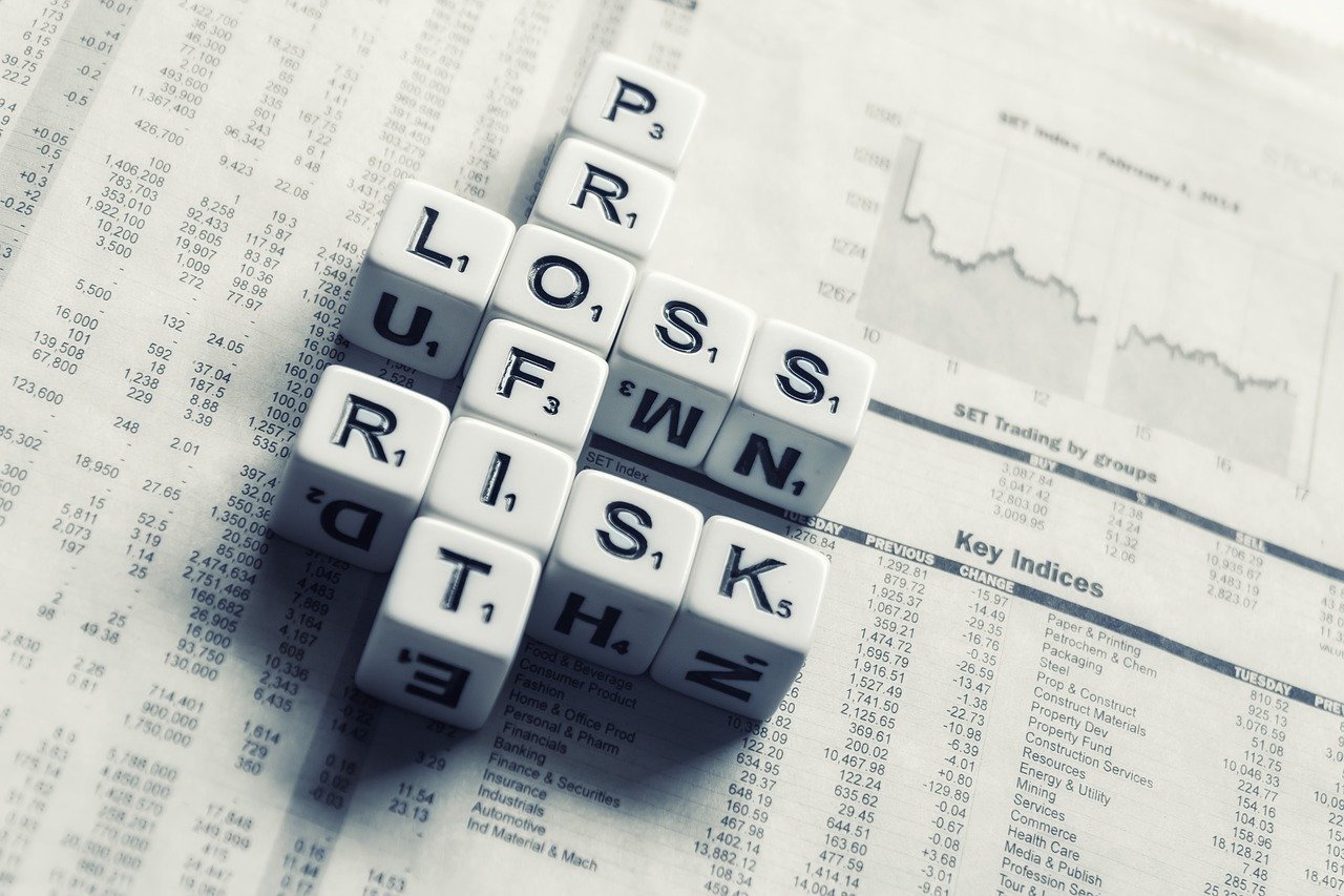 découvrez ce que sont les risques financiers, leurs types, leurs causes et comment les anticiper pour mieux protéger vos investissements ou votre entreprise.