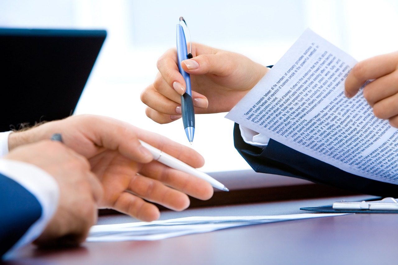 découvrez tout ce qu'il faut savoir sur les contrats d'assurance : types, garanties, conseils pour bien choisir et comprendre vos droits.